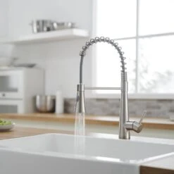 Single Handle Pull Down Sprayer Kitchen Faucet 15.2 In. 360 ° Spout Swivel Stainless Steel Taps In Brushed Nickel -Tahanbath brushed nickel tahanbath pull down kitchen faucets z 1340 33n ss us 76 1000